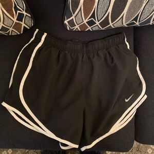 Nike Dry Tempo Running Shorts Women’s B&W Size M